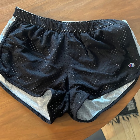 Champion Short Size small. - Picture 2 of 3